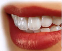 قدم هایی که ما را به سفید کردن طبیعی دندان ها نزدیک می کند
